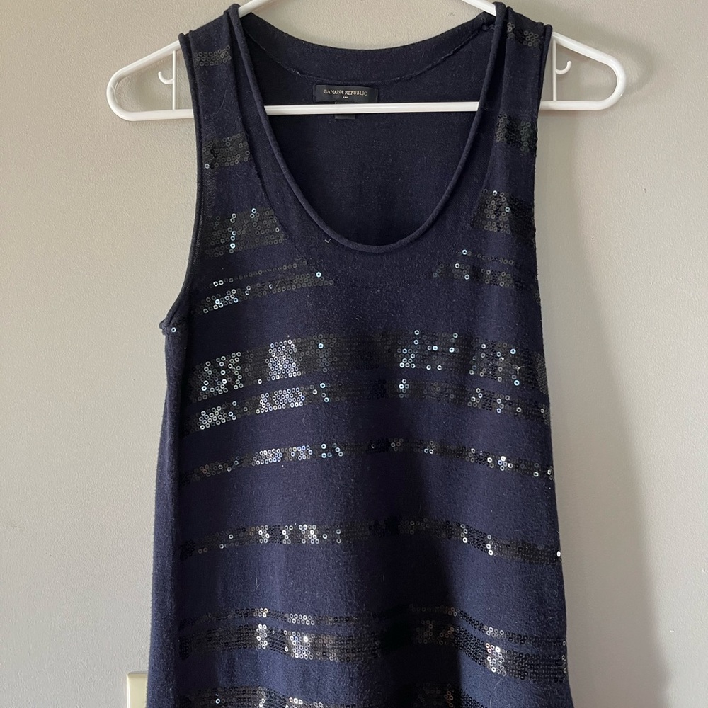 Banana Republic Navy blue sweater tank with sequins. Size xs